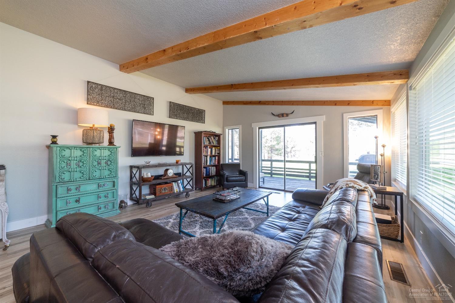69455 Green Ridge Loop Sisters, OR 97759 - Photo 6 of 25 Another view of the great room - the sli