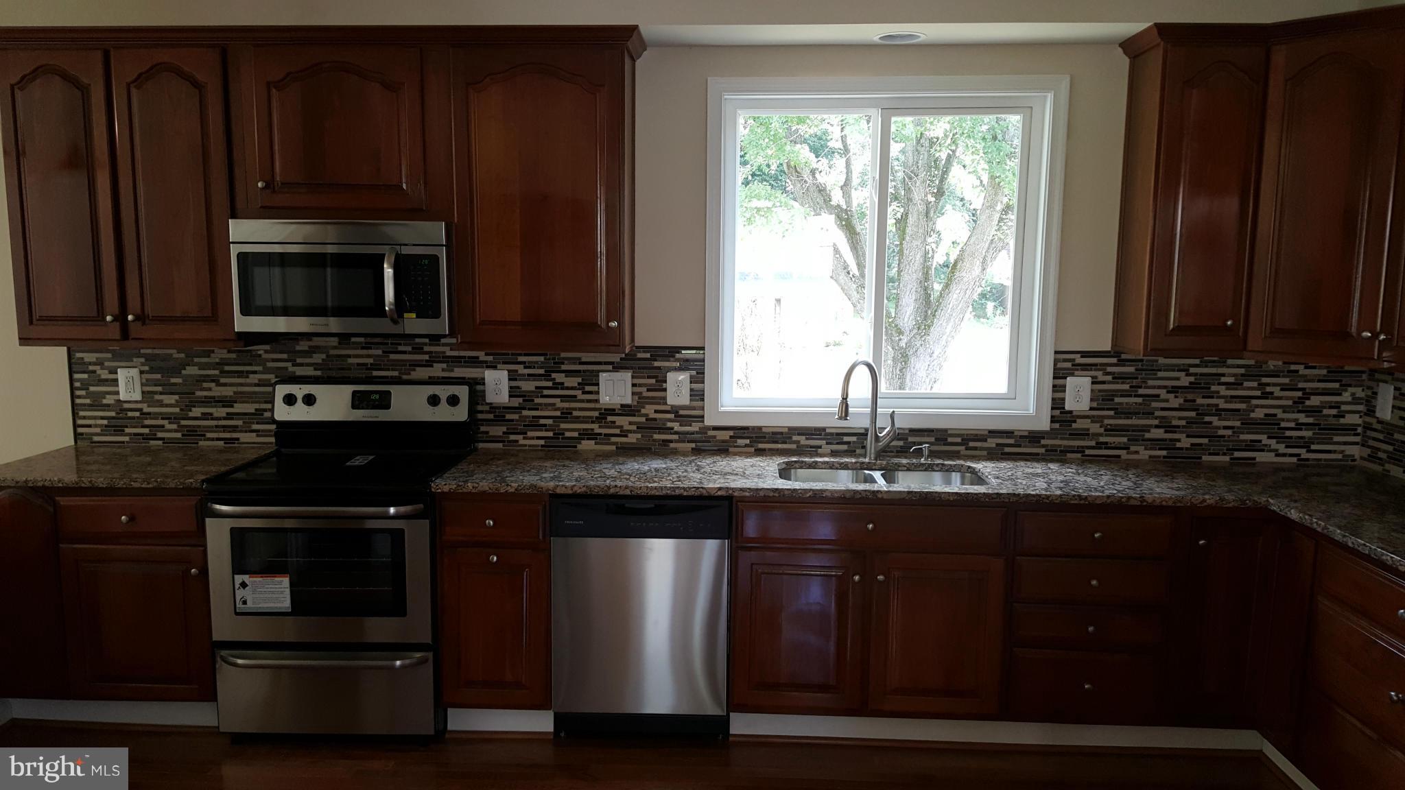 4213 Granby Road Woodbridge, VA 22193 - Photo 14 of 29 Kitchen