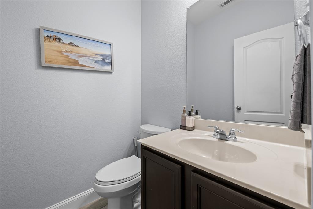 3709 Juniperio Street Denton, TX 76208 - Photo 8 of 31 a bathroom with a sink and a toilet