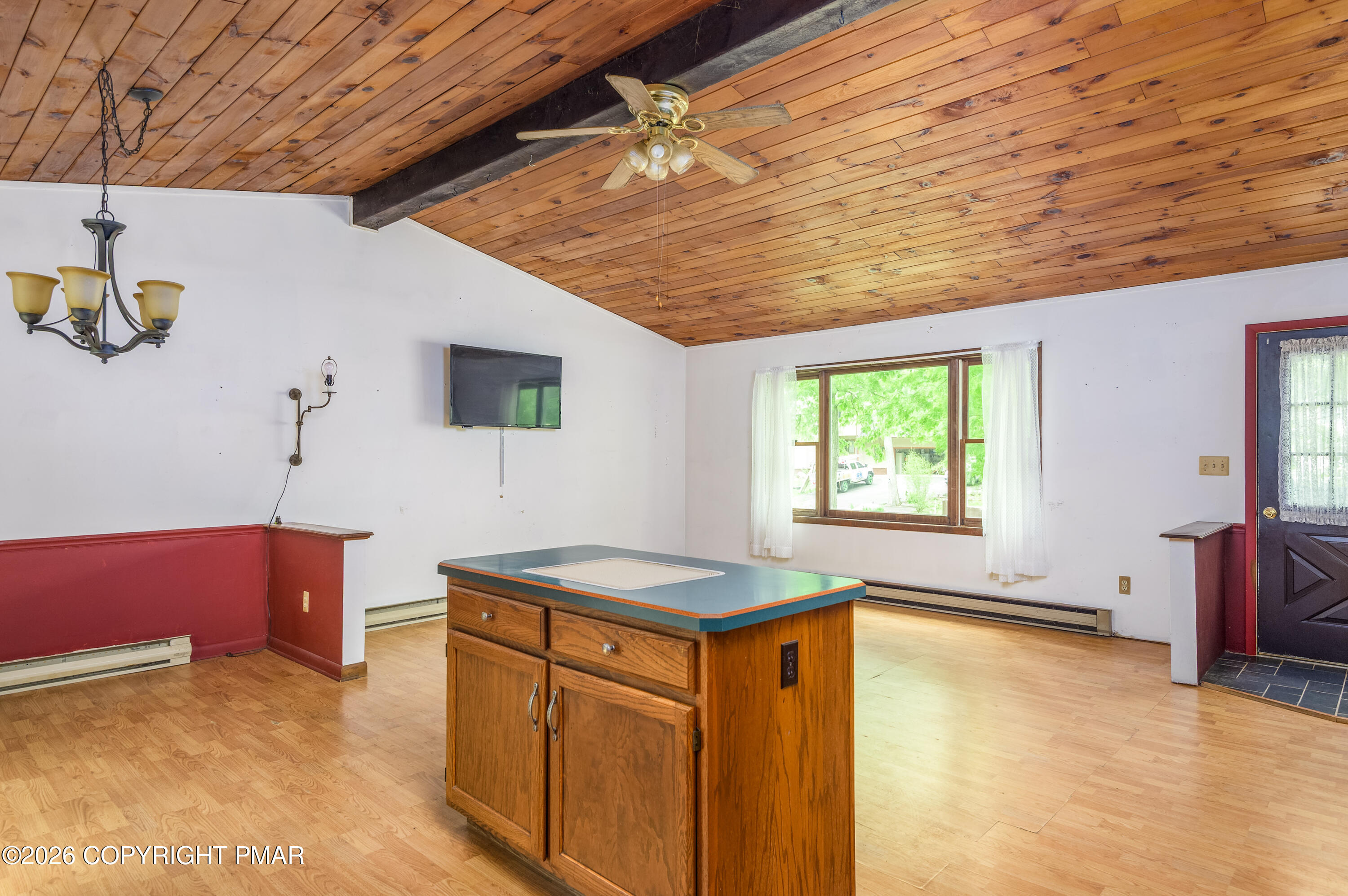 2289 Walnut Trail Bushkill, PA 18324 - Photo 11 of 32 Living