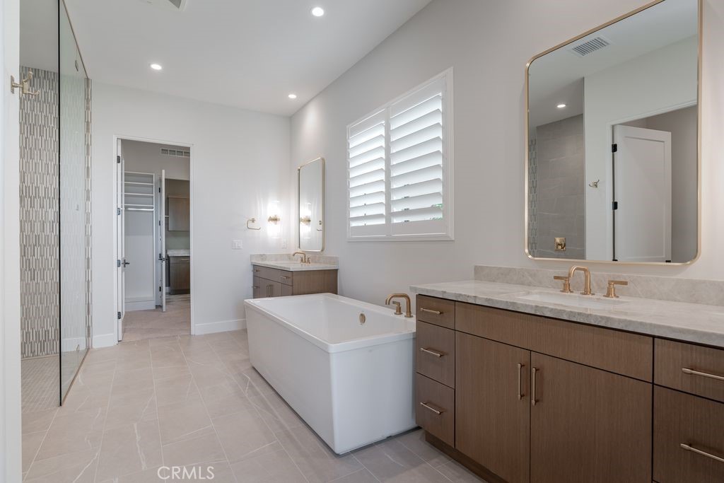 737 Via Arezzo Place Altadena, CA 91001 - Photo 12 of 25 a bathroom with a sink a tub and a mirror