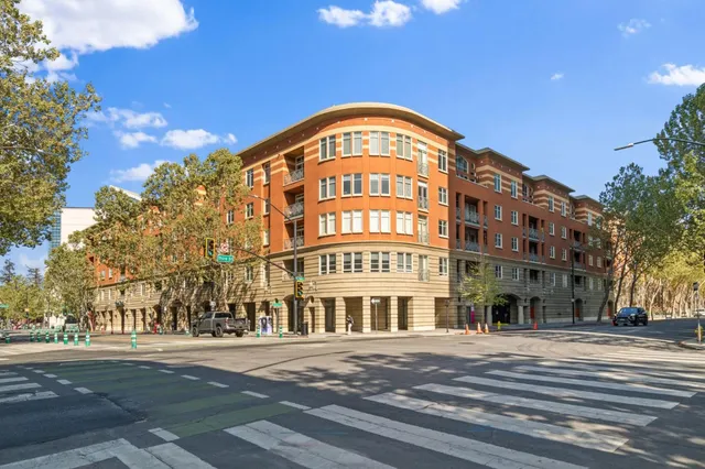 $938,000 | 130 East San Fernando Street, Unit PH18, San Jose, CA 95112