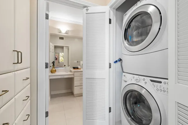 $938,000 | 130 East San Fernando Street, Unit PH18, San Jose, CA 95112