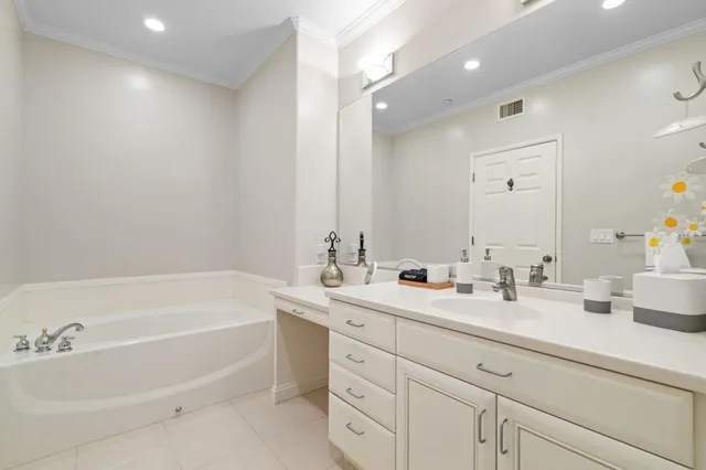 $938,000 | 130 East San Fernando Street, Unit PH18, San Jose, CA 95112