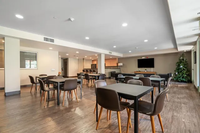 $938,000 | 130 East San Fernando Street, Unit PH18, San Jose, CA 95112