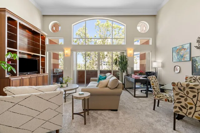 $938,000 | 130 East San Fernando Street, Unit PH18, San Jose, CA 95112