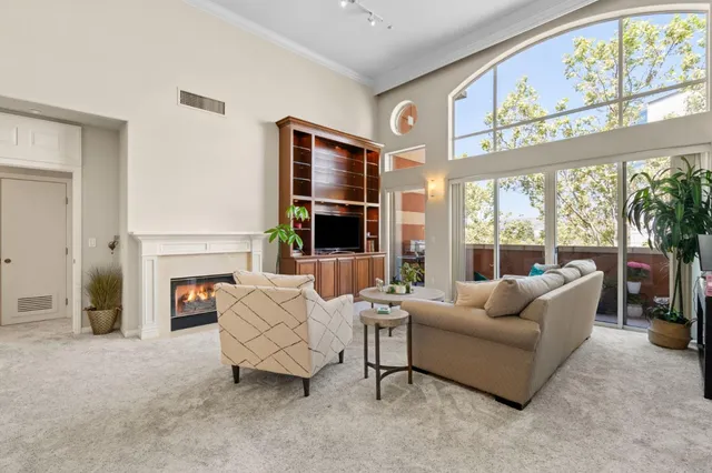 $938,000 | 130 East San Fernando Street, Unit PH18, San Jose, CA 95112