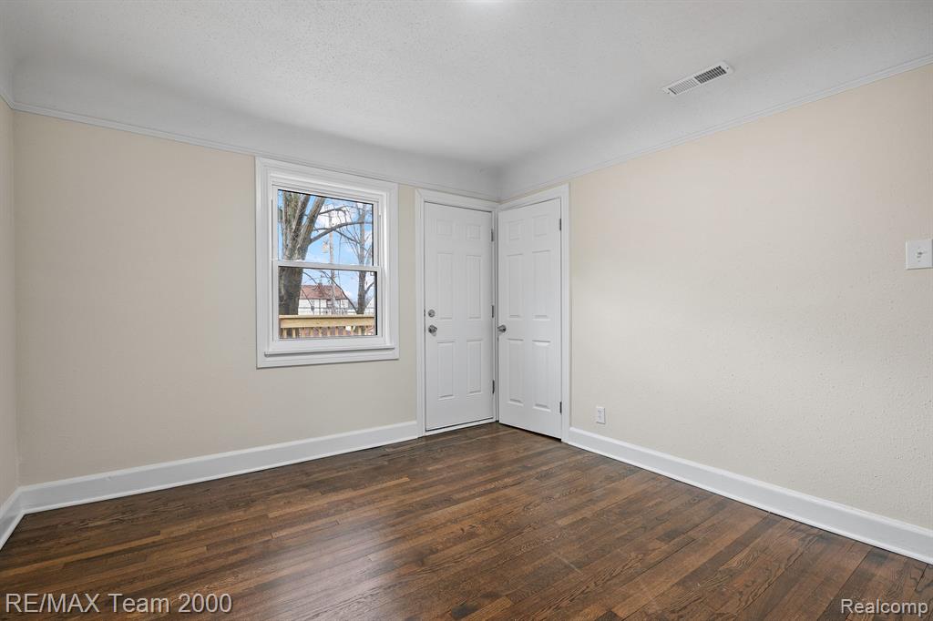 6129 Yorkshire Road Detroit, MI 48224 - Photo 29 of 34