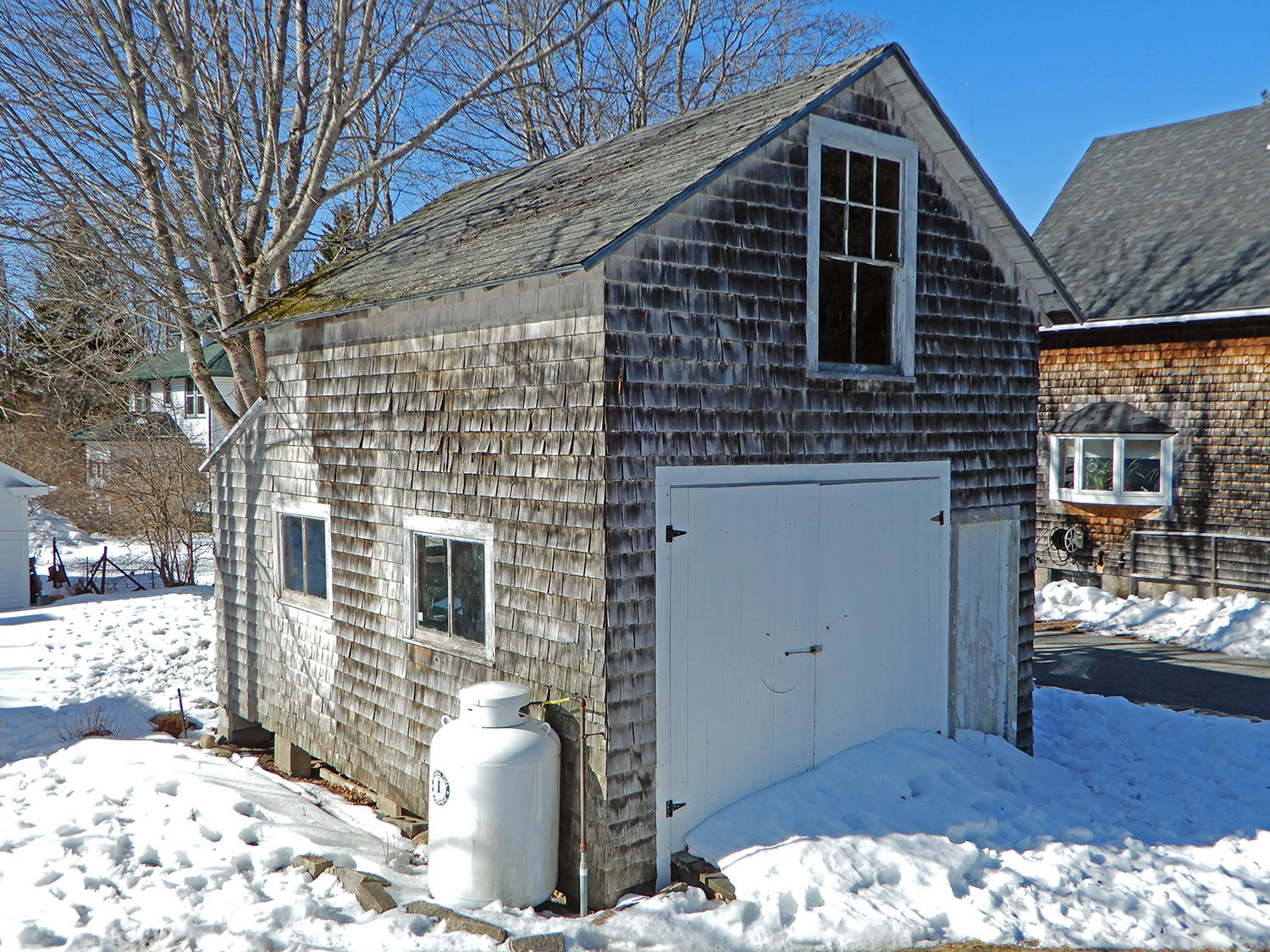 43 Summit Road Mount Desert, ME 04662 - Photo 18 of 19 43 Summit Garage