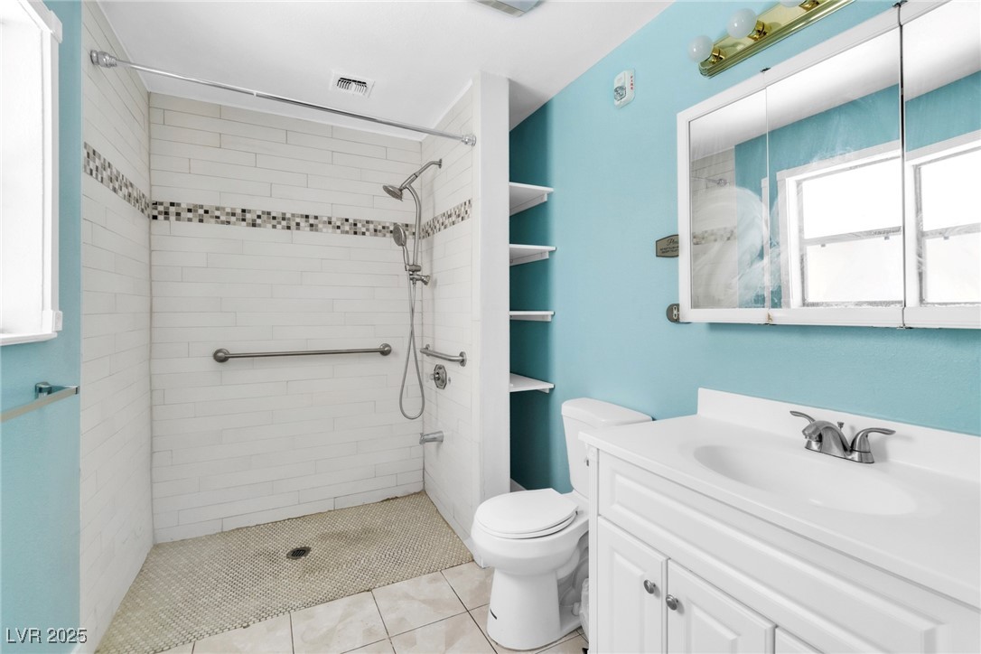 465 East Robindale Road Las Vegas, NV 89123 - Photo 6 of 32 Bathroom featuring tiled shower, vanity, and tile