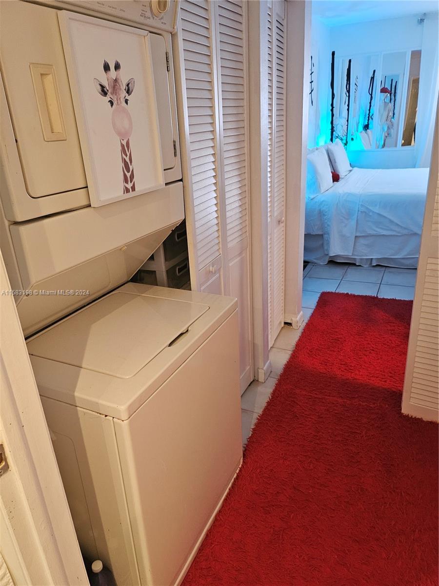 1605 Bay Road, Unit 406 Miami Beach, FL 33139 - Photo 19 of 31 a utility room with dryer and washer