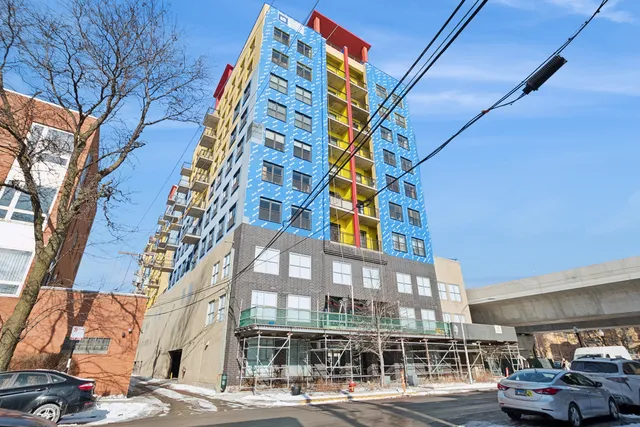 $400,000 | 1122 West Catalpa Avenue, Unit 1016, Chicago, IL 60640
