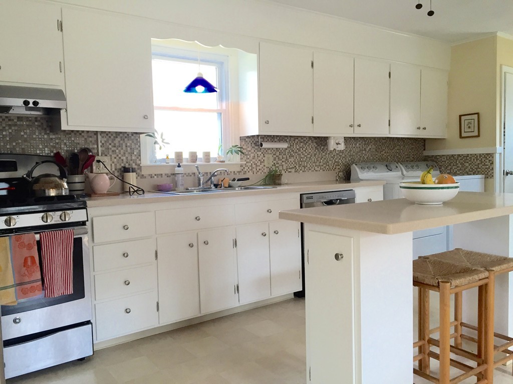 347 Riverside Drive Northampton, MA 01062 - Photo 7 of 29 Gallery Image 7