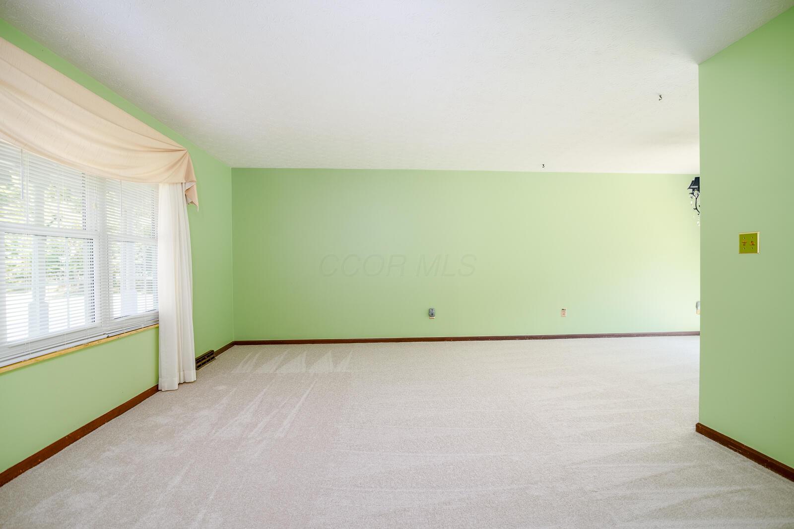 5881 Hughes Road Galena, OH 43021 - Photo 12 of 57 LIVING ROOM