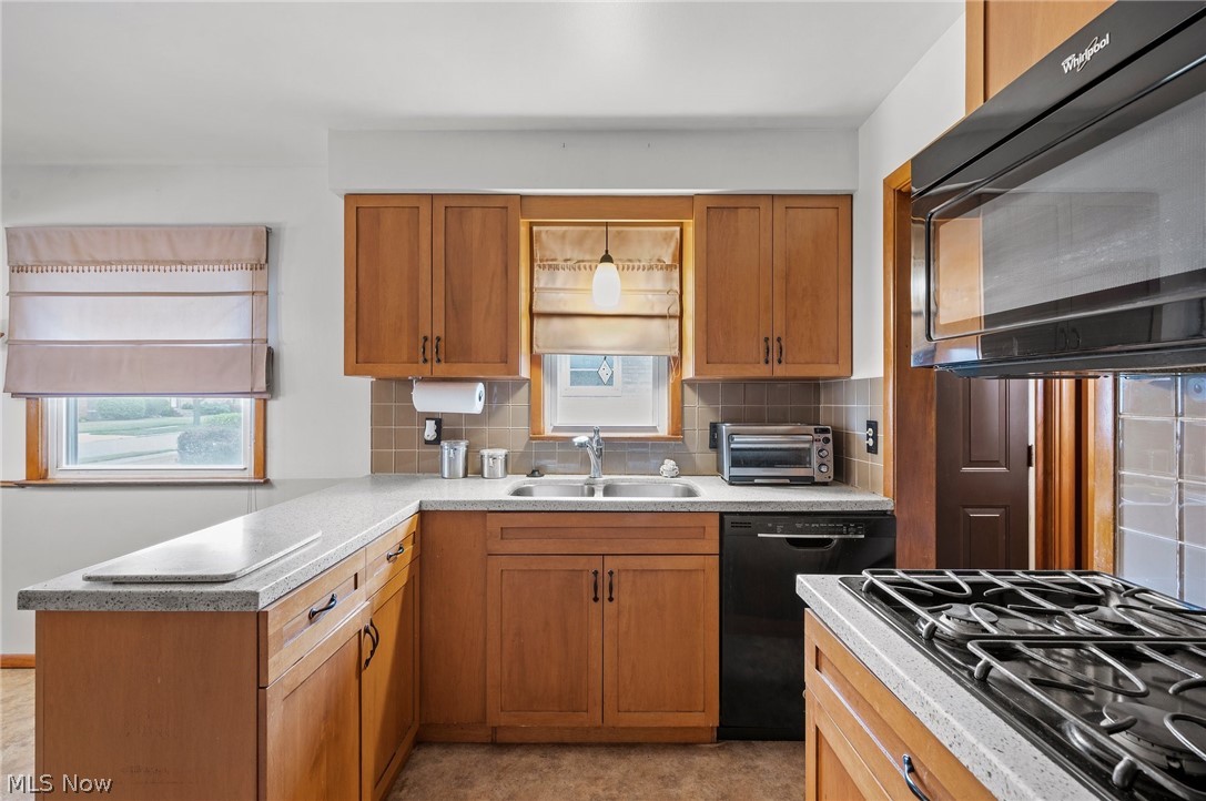 4113 Rabbit Run Drive Brooklyn, OH 44144 - Photo 6 of 28 Kitchen with built in appliances