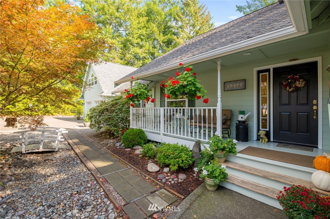 101 East Hofaker Road Allyn, WA 98524 - Photo 2 of 38 Gallery Image 2