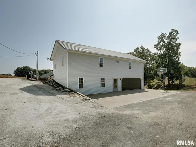 $399,900 | 1000 East 2000th Street, Liberty, IL 62347