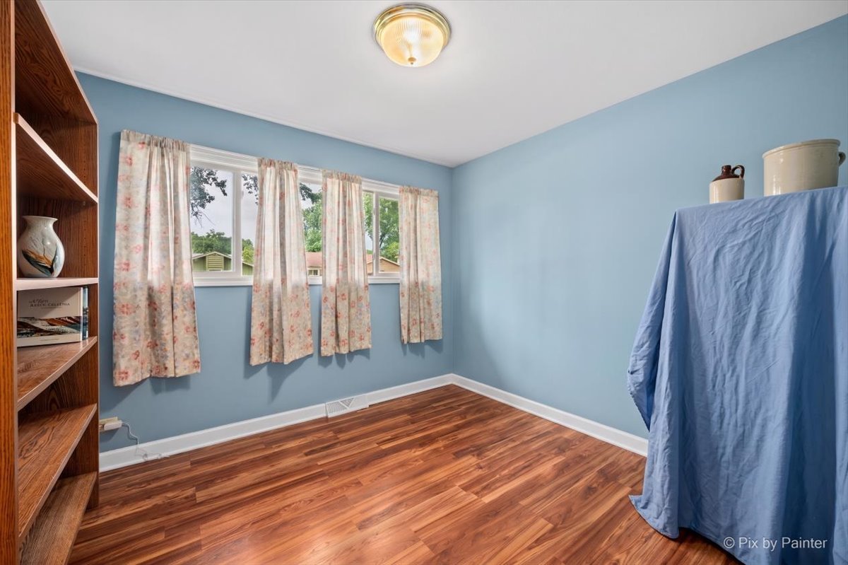 5506 Burwood Road Cary, IL 60013 - Photo 14 of 24 Gallery Image 14