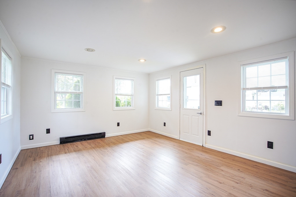 215 Eddy Street Springfield, MA 01104 - Photo 6 of 15