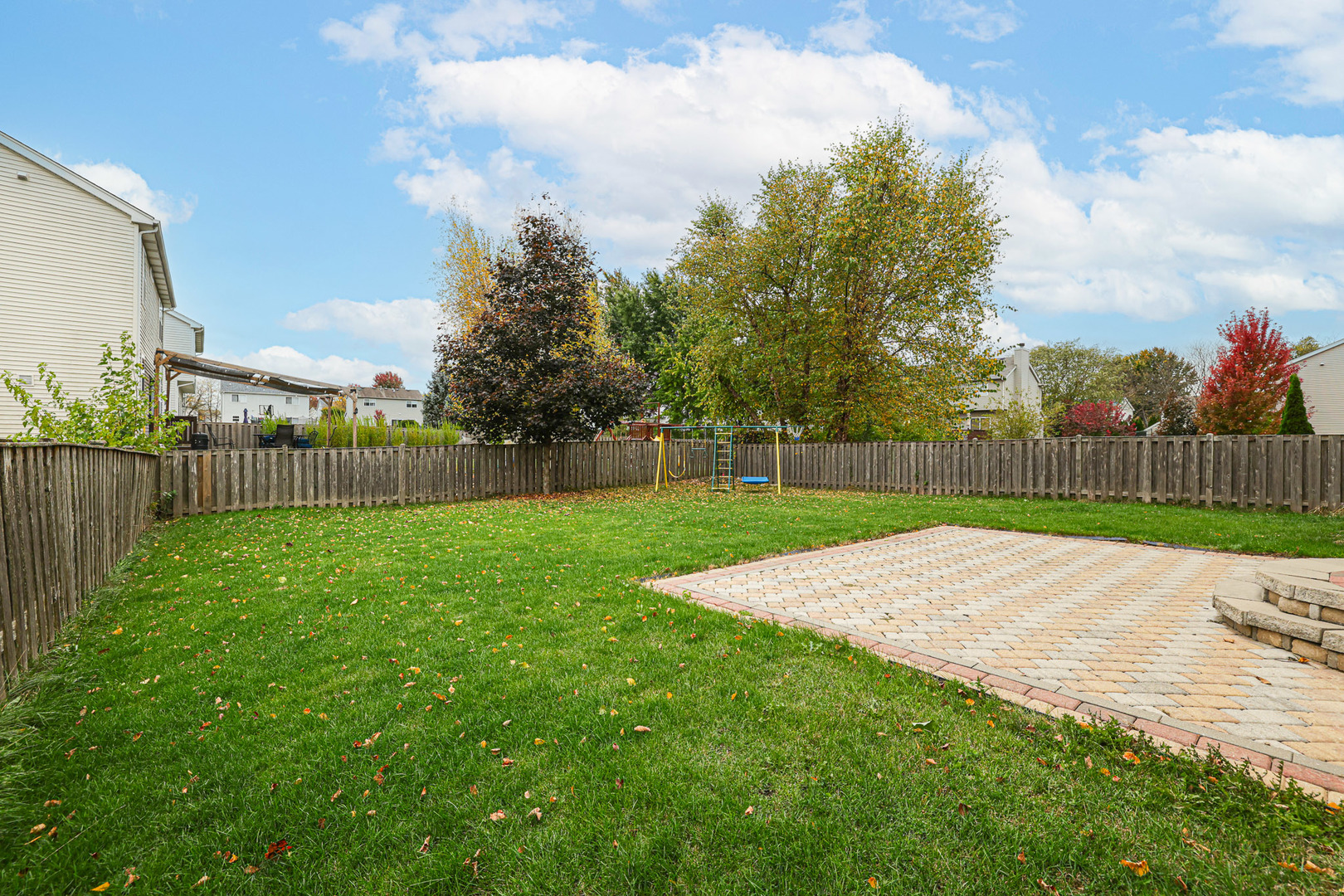 204 Aspen Circle Gilberts, IL 60136 - Photo 23 of 25 a view of backyard with grass and trees