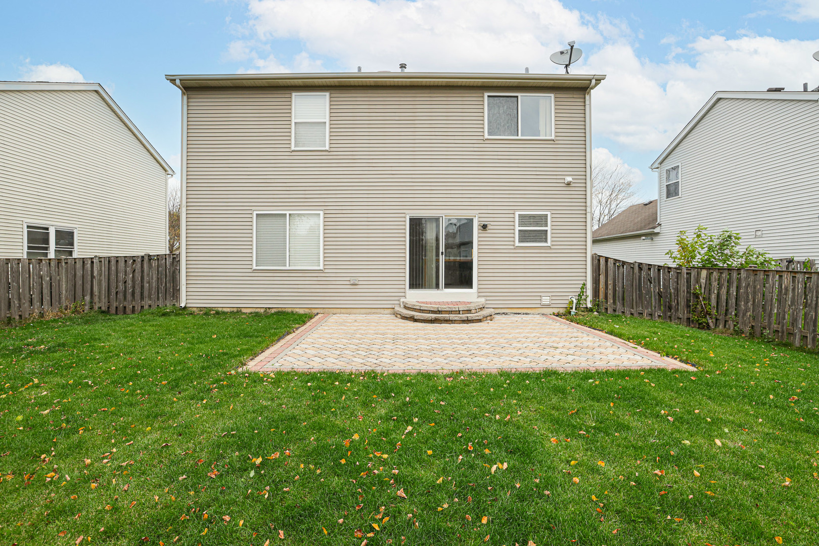204 Aspen Circle Gilberts, IL 60136 - Photo 25 of 25 a front view of a house with garage