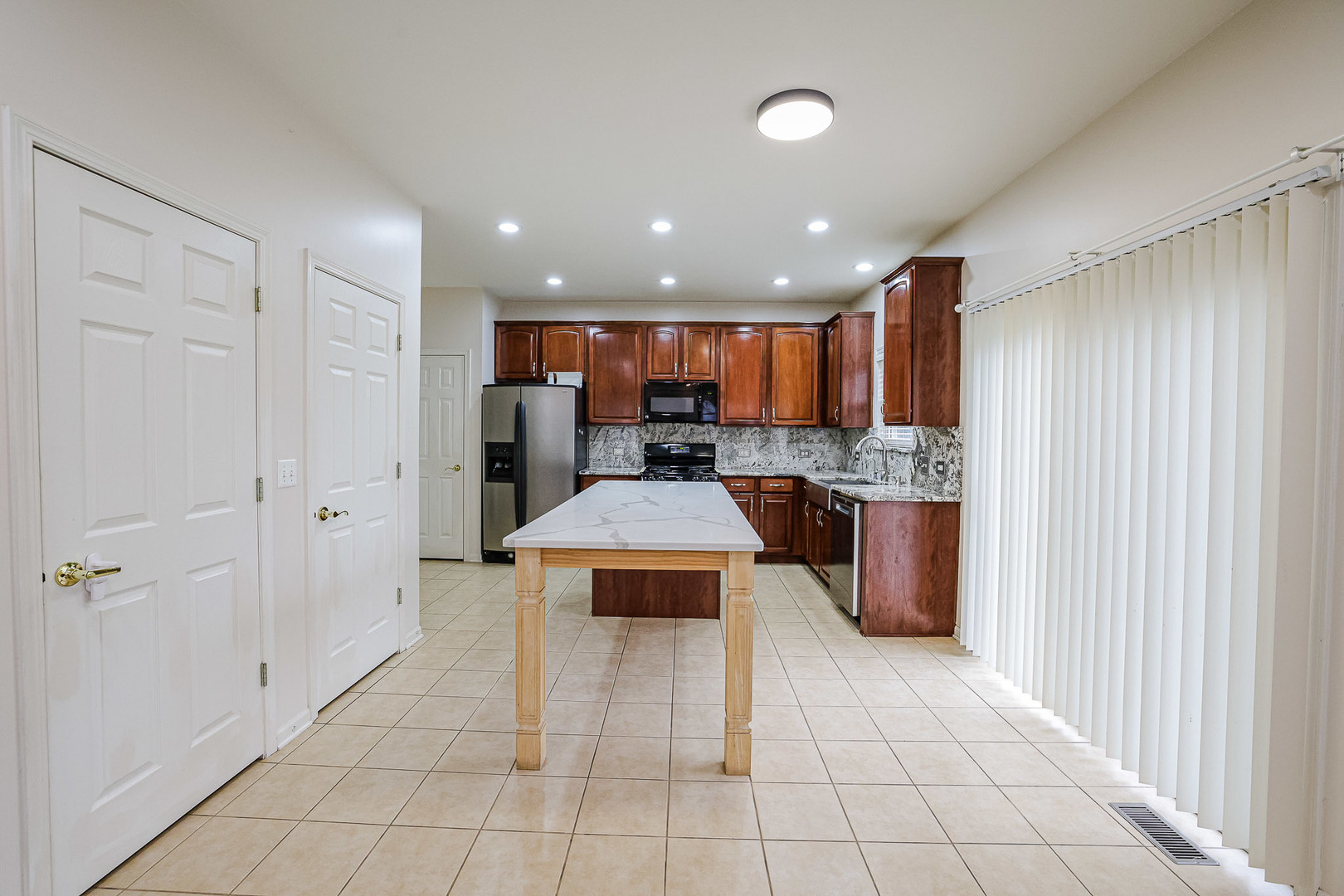 204 Aspen Circle Gilberts, IL 60136 - Photo 8 of 25 a large kitchen with a large counter top stainless steel appliances and cabinets