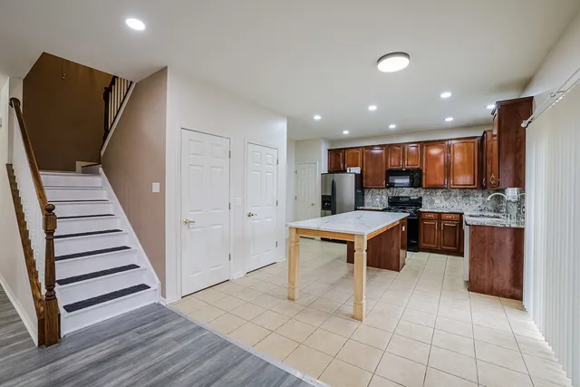 $379,900 | 204 Aspen Circle, Gilberts, IL 60136