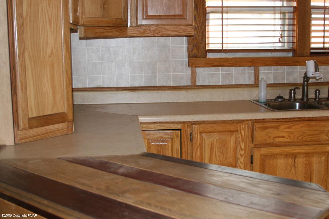 Golf Course Road Saylorsburg, PA 18353 - Photo 14 of 19 kitchen counte