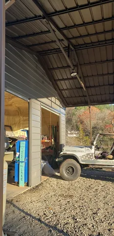 a view of a livingroom with furniture