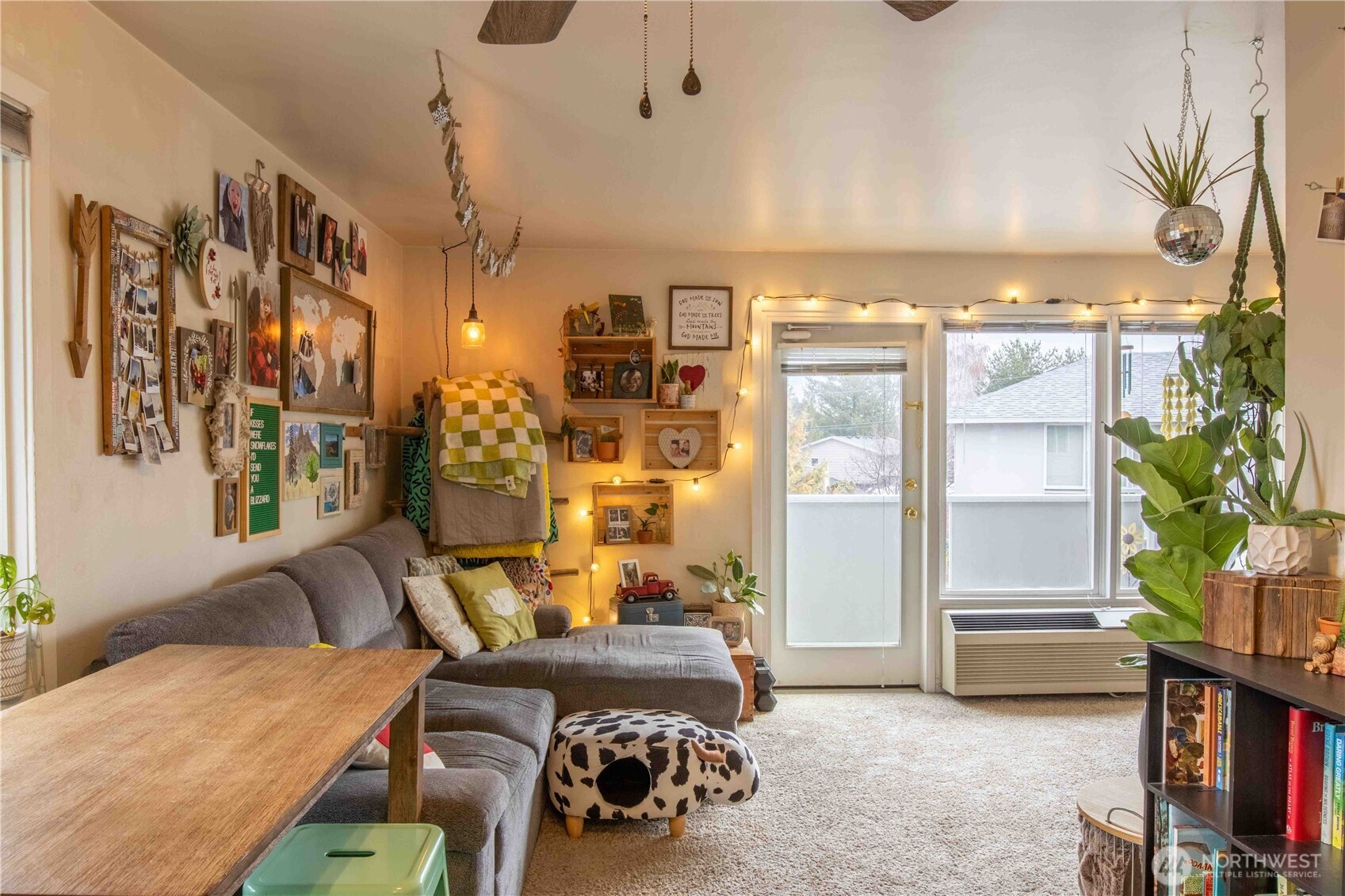 150 Lavender Court, Unit 43 Wenatchee, WA 98801 - Photo 9 of 17 a bedroom with furniture and a large window