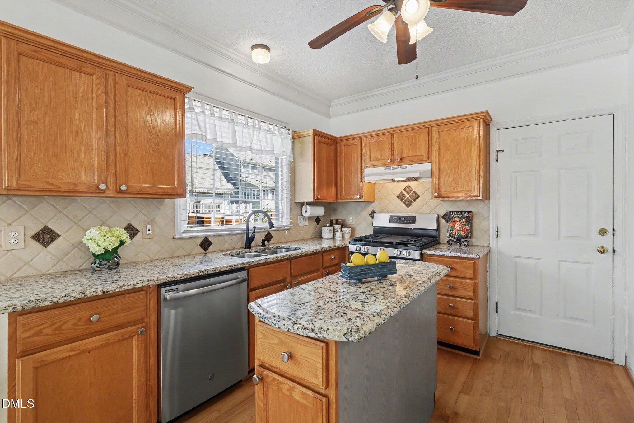 208 Arlington Ridge Cary, NC 27513 - Photo 8 of 37 Kitchen