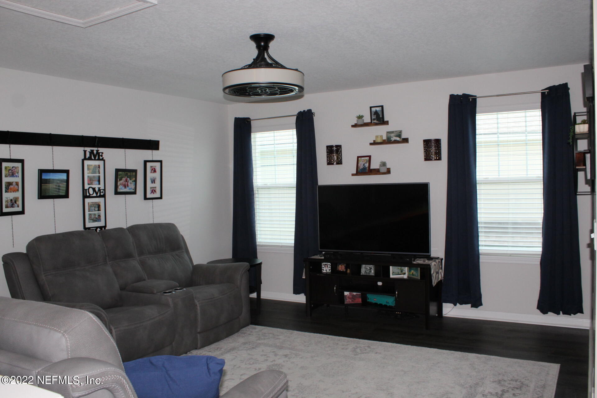 552 Richmond Drive St. Johns, FL 32259 - Photo 31 of 50 a living room with furniture and a flat screen tv
