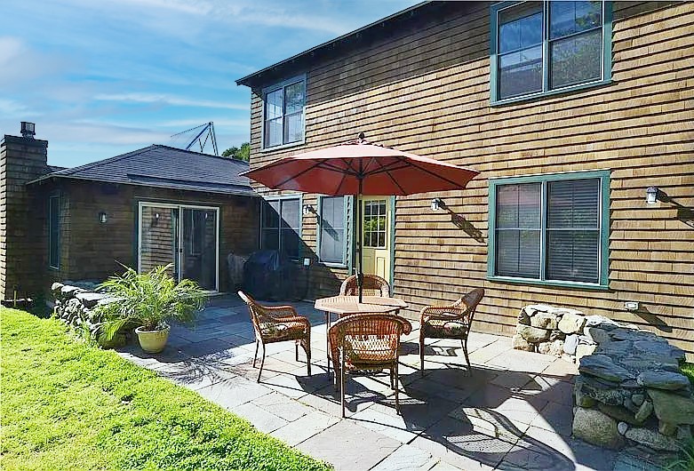 Rear bluestone patio