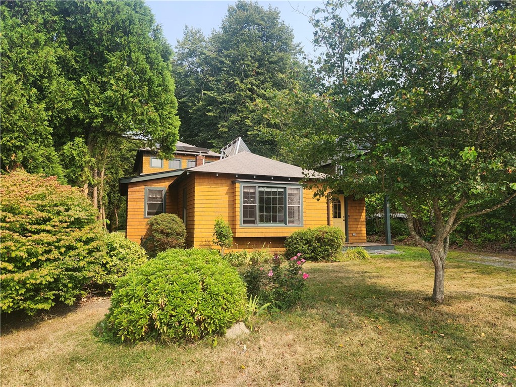 61 Howland Avenue Jamestown, RI 02835 - Photo 2 of 31 Classic Jamestown coastal cottage
