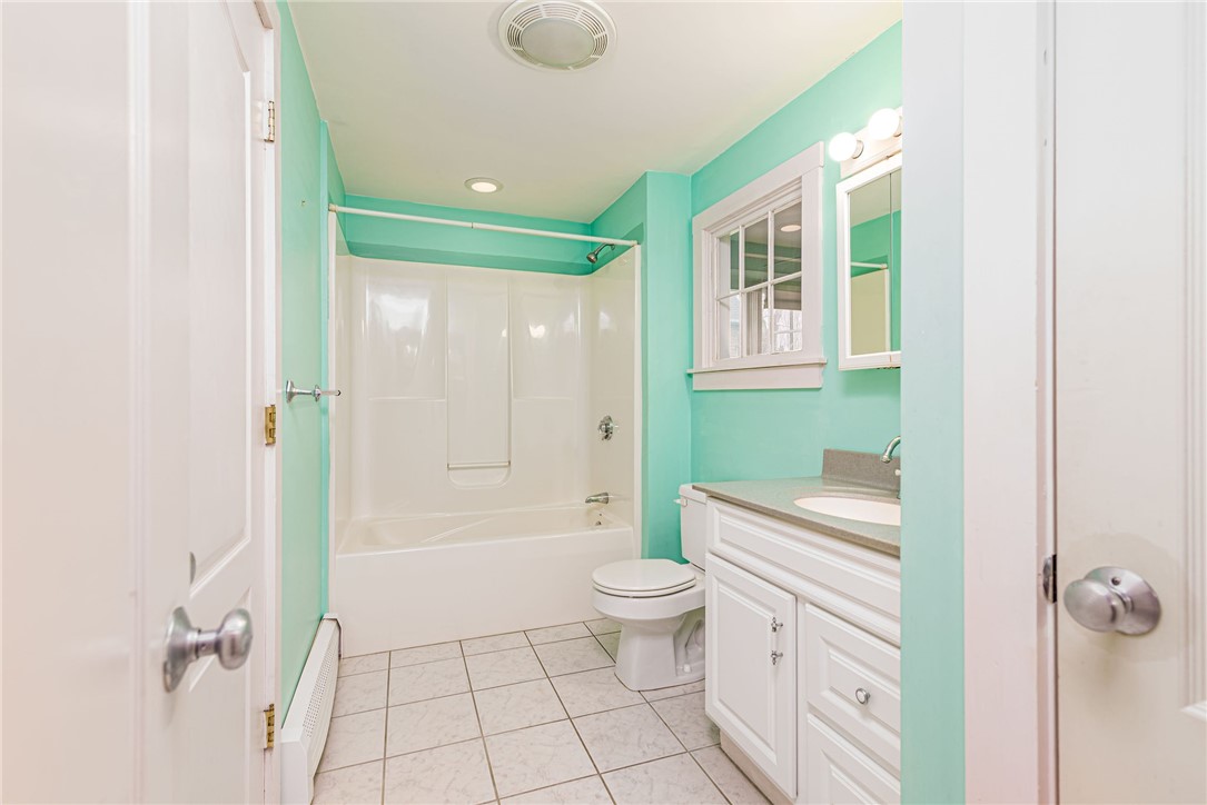 61 Howland Avenue Jamestown, RI 02835 - Photo 25 of 31 2nd floor guest bathroom