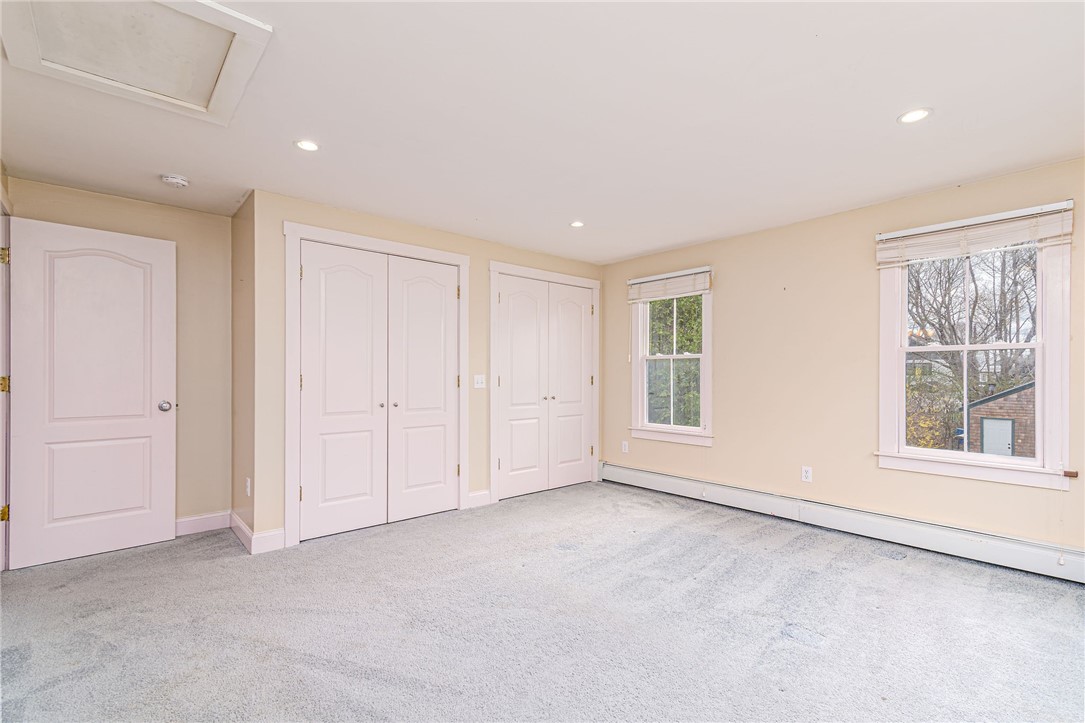 61 Howland Avenue Jamestown, RI 02835 - Photo 26 of 31 2nd floor guest bedroom with private bath