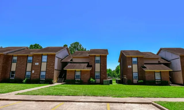 $809 | 3025 Waller Street, Waller, TX 77484