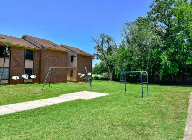 $809 | 3025 Waller Street, Waller, TX 77484