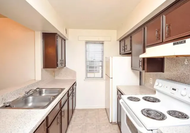 $809 | 3025 Waller Street, Waller, TX 77484