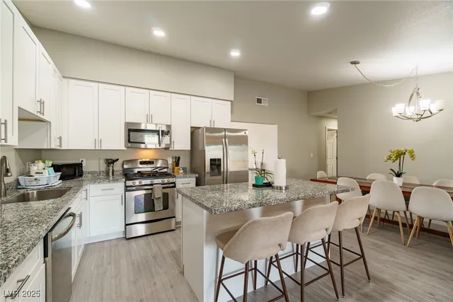 $695,000 | 5551 Corral Circle, Las Vegas, NV 89119