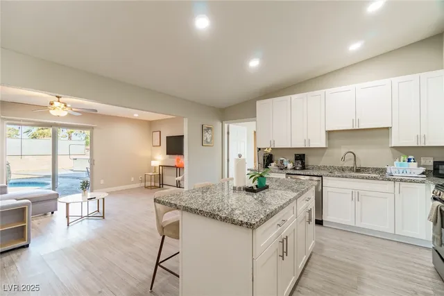 $695,000 | 5551 Corral Circle, Las Vegas, NV 89119