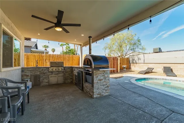 $695,000 | 5551 Corral Circle, Las Vegas, NV 89119