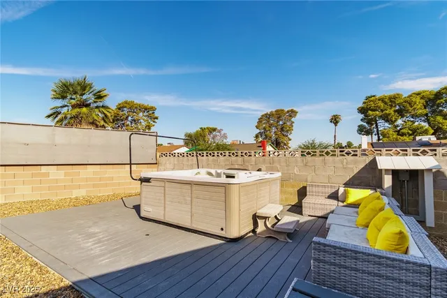 $695,000 | 5551 Corral Circle, Las Vegas, NV 89119