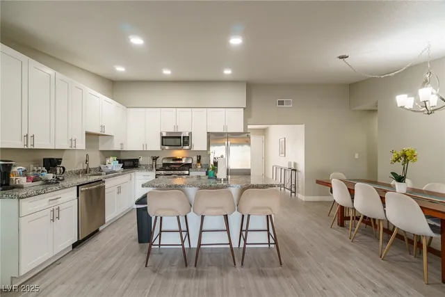 $695,000 | 5551 Corral Circle, Las Vegas, NV 89119