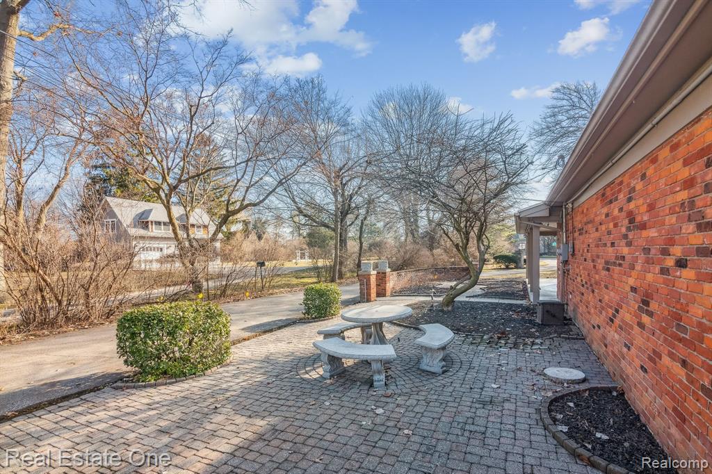 1034 Lake Shore Road Grosse Pointe Shores, MI 48236 - Photo 38 of 43