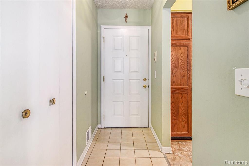 11773 Sycamore Road, Unit 25 Plymouth, MI 48170 - Photo 9 of 34