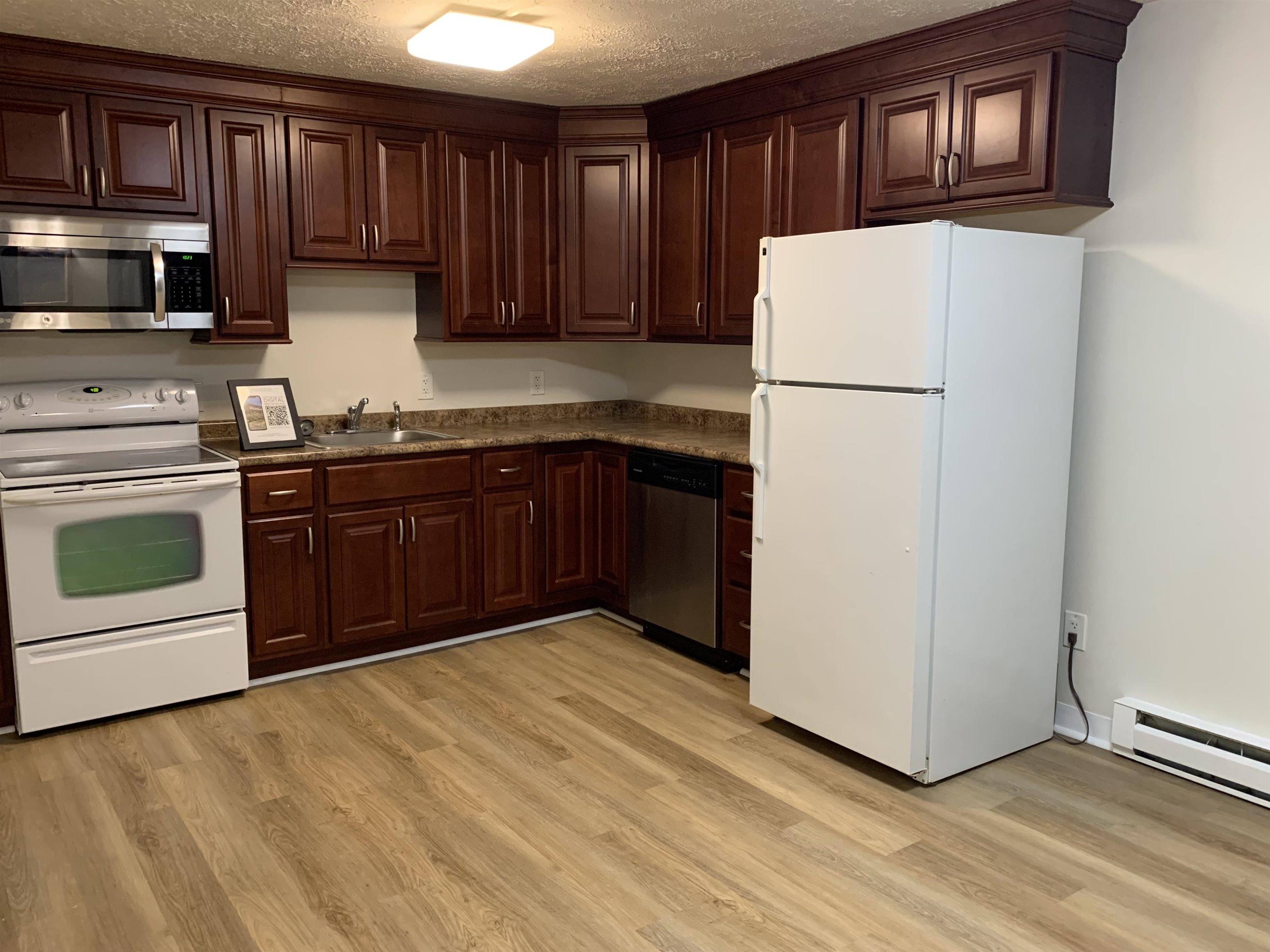 39 Old Hackett Hill Road, Unit 3B Manchester, NH 03102 - Photo 4 of 17