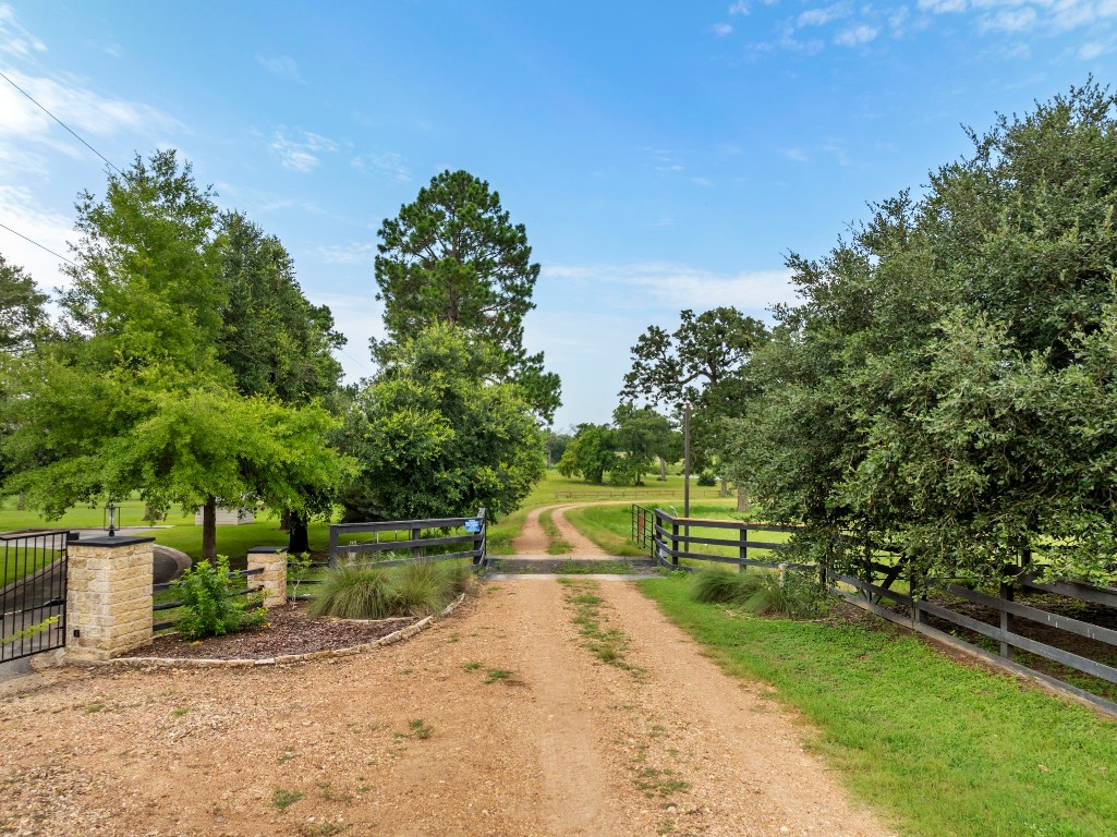 202 Blackberry Lane Washington, TX 77880 - Photo 5 of 43