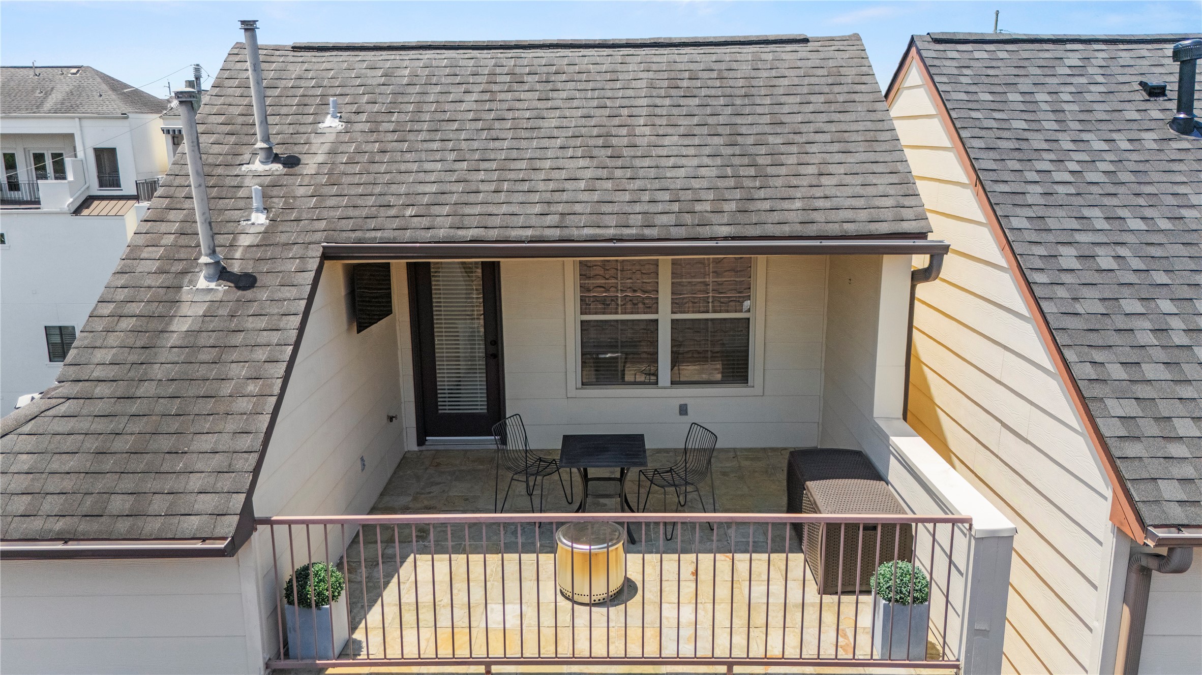 1537 Haddon Street Houston, TX 77006 - Photo 29 of 48 A cozy and private rooftop patio with a seating area, and featuring a partially covered section and a railing for safety. Perfect for outdoor relaxation or entertaining guests.