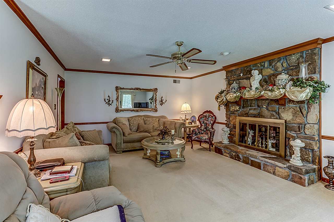 1355 Goodman Road East Southaven, MS 38671 - Photo 3 of 24 Gallery Image 3
